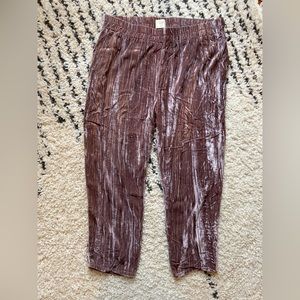 High-waisted Cropped Dusty Rose Velvet Pants